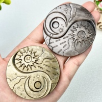 Vente en gros de sculptures artisanales de lune et de soleil en pierre de lune et obsidienne dorée et argentée de haute qualité, 6 cm, pour le Feng Shui et le Yin et Yang