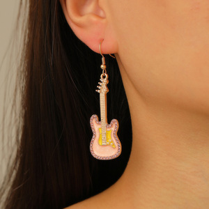 Dijes y colgantes de metal con forma clásica de guitarra, de aleación, con esmalte suave y pedrería, estilo punk euroamericano, diseño de nicho lindo, para - Product Image 2