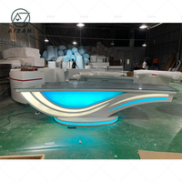 Comptoir de studio TV sur mesure, table de diffusion personnalisée, design moderne avec éclairage LED