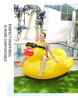 Gonflable Jaune Canard Mont Eau Flottant Lit De Natation Inclinable Adulte Photographie Prop Lunettes De Soleil Canard Flottant Rangée