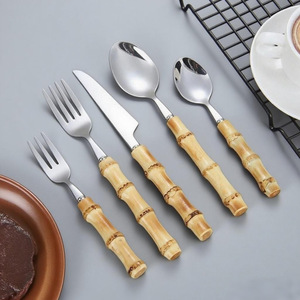 Juego de cubiertos de acero inoxidable 304 con mango de bambú y acabado pulido a espejo para uso en hoteles y restaurantes - Product Image 2