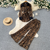 Ensemble de vêtements pour femmes, chemisier à manches longues imprimé élégant pour l'automne, avec ceinture à nouer, et pantalon large, pour les trajets quotidiens