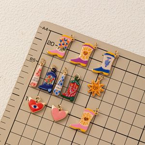 Desierto Occidental Pintado |   Colgantes de Latón Chapados en Oro de 18K para la Creación de Joyería DIY |   Dijes de Corazón, Sol, Poción del Amor y Bota Vaquera - Product Image 4