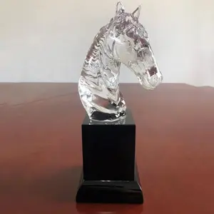 Nhà sản xuất tùy chỉnh động vật Trophy lưu niệm bức tượng Glass Horse Head pha lê Trophy