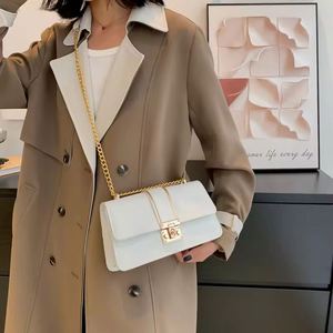 Elegante Bolso de Mano Tipo Clutch Bohemio Vintage para Mujer, Hecho a Mano con Acabado de Piel de Vaca Natural y Pelo, Moderno y Elegante para Uso Diario - Product Image 2