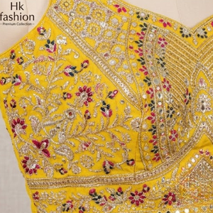 Lehenga Choli jaune brodé de créateur pour femmes, idéal pour les mariages, les festivals et les fêtes, tenue de mariée traditionnelle Ghagra Chaniya Choli - Product Image 5