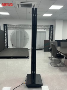 จอแสดงผล LED แบบพับสามตอน ROSYLED P2.5 ป้ายดิจิทัลตั้งพื้นสำหรับโฆษณาในร่ม - Product Image 2