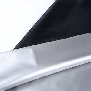 Taffetas de polyester enduit PU argenté imperméable 190T 210T tissu de couverture de <span class=keywords><strong>voiture</strong></span> <span class=keywords><strong>pour</strong></span> auvent - Product Image 5