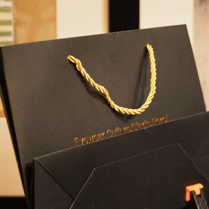 Sac shopping en papier d'art premium, fond renforcé, logo personnalisé, pour emballage de cadeaux lourds - Product Image 6