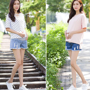 Shorts de maternité en jean respirant à taille élastique pour femmes enceintes – Collection été tendance - Product Image 2