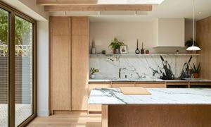 Ensemble de meubles de <span class=keywords><strong>cuisine</strong></span> en chêne clair moderne avec <span class=keywords><strong>grand</strong></span> îlot, plan de travail en marbre, étagère ouverte et rangement intégré, armoires personnalisées - Product Image 6