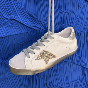 Zapatos Blancos con Estrellas Doradas de Lentejuelas y Detalles Plateados, Zapatos de Piel Vacuna de Alta Calidad con Aumento de Altura Invisible - Product Image 3