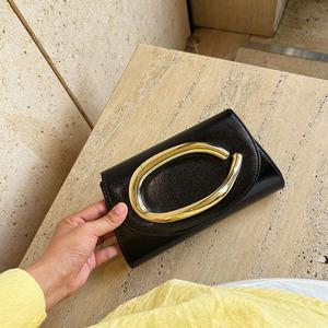 Pochette <span class=keywords><strong>de</strong></span> soirée tendance <span class=keywords><strong>en</strong></span> cuir PU pour femme avec poignée métallique et bandoulière amovible, sac à main <span class=keywords><strong>Euro</strong></span> pour soirée et dîner - Product Image 1