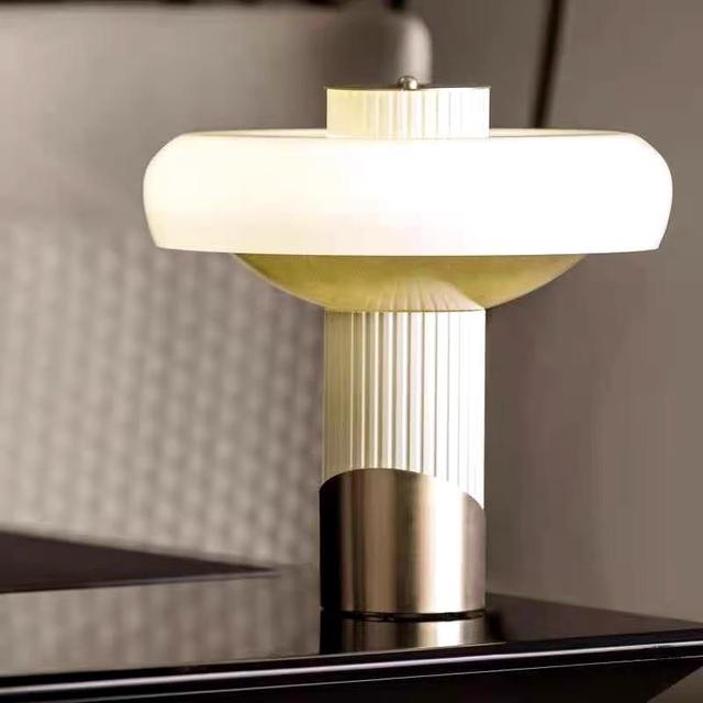 Indoor Decoration Lighting Wrought Iron Stylist Living Room Nordic Bedsides Table Light Fashion Designer