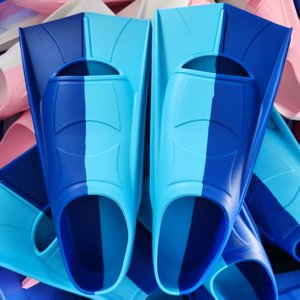 Venta caliente logotipo personalizado Color silicona suave pie completo aleta de buceo tamaño ancho adultos niños hoja corta aletas de natación para esnórquel buceo - Product Image 2