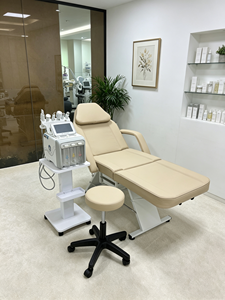 Conjunto Moderno y Duradero de Muebles de Cuero para Salón de Belleza con Camilla, Taburete, Carrito Facial, Camilla para Spa y Silla de Tatuajes - Product Image 1
