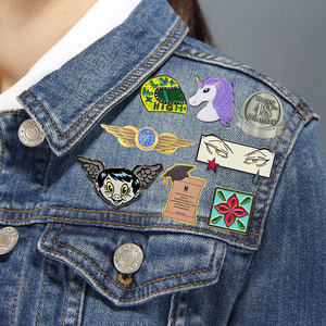 <span class=keywords><strong>Badge</strong></span> en métal personnalisé avec logo et nom, fabrication en usine, faible MOQ - Product Image 3