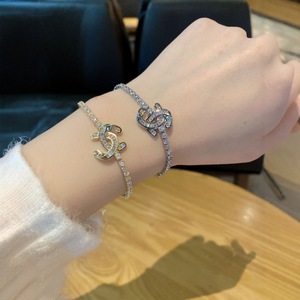 สร้อยข้อมือโลหะผสมทองแดงรูปผีเสื้อฝังเพทายของขวัญเครื่องประดับสตรีแบบปรับได้ - Product Image 3