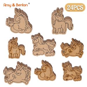 木製キーチェーンDIY塗装ユニコーンタグは、子供の誕生日パーティーのための着色非毒性クレヨンに合うことができます - Product Image 1