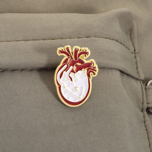 เข็มกลัดโลหะเคลือบรูปอวัยวะแมวการ์ตูนรูปหัวใจเข็มกลัดรูปแมวน่ารักน่ารักเป็นของขวัญสำหรับเพื่อนขายส่ง - Product Image 3