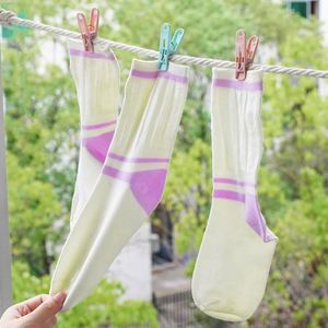 X527-1 30 pinces à linge coupe-vent en plastique pour sous-vêtements, chaussettes et couettes, avec paniers de rangement - Product Image 4