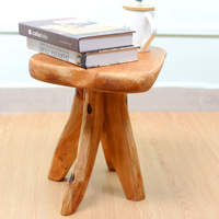 Tabouret en bois naturel sculpté à partir de racines d'arbre, banc artisanal, chaise en bois de souche, banc d'extérieur, tabouret en racines de cèdre