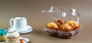 Bandeja de PET con bisagras sin BPA reciclable con ventana de exhibición transparente Capacidad de 20 oz para 4 magdalenas en servicio de alimentos - Product Image 1