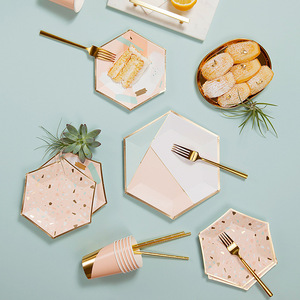 Ensemble de 4 assiettes en papier pour décoration de fête, couleur rose, avec estampage à chaud, vaisselle jetable - Product Image 3
