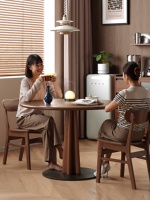 Table à manger ronde en bois de caoutchouc massif - Idéale pour les petits appartements - Design moderne et écologique - Style farmhouse du milieu du siècle - Couleur noyer CZ064