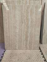 Tuiles en marbre beige RomaTravertine d'origine italienne, panneaux en pierre alvéolés en aluminium, panneaux légers pour la décoration murale
