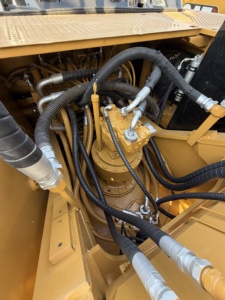 รถขุดไฮดรอลิกมือสอง Caterpillar <span class=keywords><strong>CAT325D</strong></span> ขนาด 25 ตัน ของแท้จากญี่ปุ่น พร้อมมอเตอร์ ปั๊ม และเกียร์ ลดราคาพิเศษ - Product Image 4