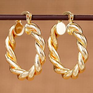Orecchini a Cerchio Intrecciati Dorati per Donne, Gioielli Chic e Lucidi alla Moda - Product Image 6