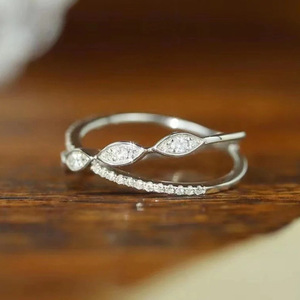 Anello a Doppio Strato Incrociato con Taglio Marquise per Donne, Elegante Gioiello da Dito per Uso Quotidiano - Product Image 5