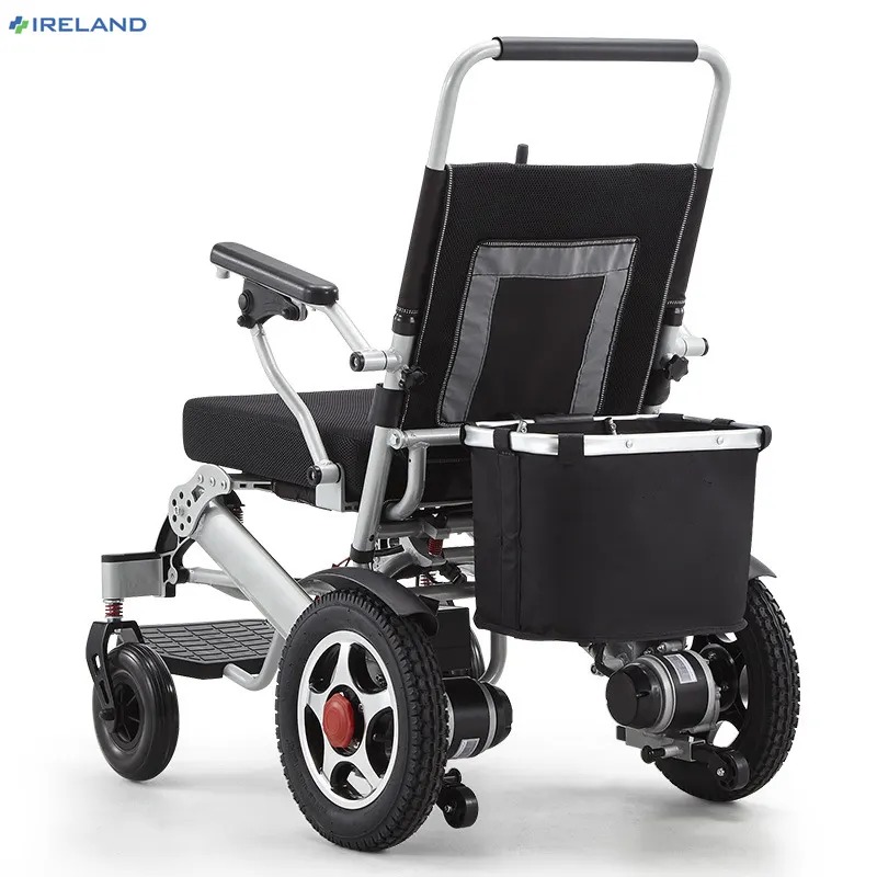 Taşınabilir hafif hafif tam otomatik katlanır uzaktan kumanda elektrikli plaj tekerlekli sandalye yetişkinler için