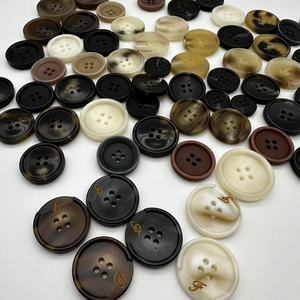 Tùy Chỉnh Logo Thương Hiệu Ưa Thích 4 Lỗ Nhựa Nút Nhựa Nút Cho Quần Áo Phụ Kiện - Product Image 3