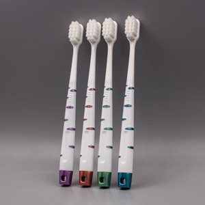 Brosse à dents à poils doux 18,9 cm en nylon, manuelle, pour usage domestique, nettoyage en profondeur pour adultes - Product Image 3
