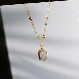 Collana da Donna in Acciaio Inossidabile <span class=keywords><strong>con</strong></span> Ciondolo a Quadrato Magico Inciso, Catena <span class=keywords><strong>con</strong></span> Perline Placcata Oro e Piccolo Specchietto Integrato - Product Image 5