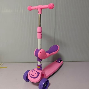 Monopattino Pieghevole Tre-in-Uno per Bambini da 1 a 8 Anni, per Maschi e Femmine, Include Triciclo e <span class=keywords><strong>Skateboard</strong></span> a Tre Ruote - Product Image 3