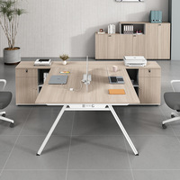Ensemble de bureau finlandais minimaliste pour 2 à 4 personnes avec chaises de bureau et meuble de rangement
