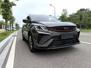 Geely Coolray Binyue <span class=keywords><strong>2022</strong></span>, SUV Automático, 1.5L, 126Hp, L4, 5 Puertas, 5 Plazas, Interior Oscuro, Auto Usado con Tracción en las Cuatro Ruedas, Control de Crucero Adaptativo - Product Image 4