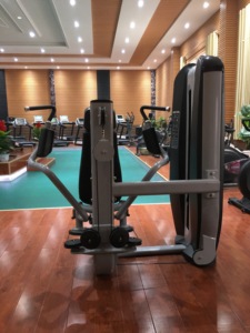 LAND FITNESS Équipement de fitness commercial de haute qualité Mouche pectorale pour l'entraînement musculaire Machines de sélection de charge de broches corporelles - Product Image 2