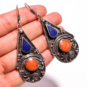 Boucles d'oreilles pendantes en argent sterling tibétain avec corail turquoise, design bohème pour femme - Cadeau pour mariage ou fête - Product Image 1