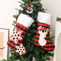 Calcetines Navideños con Borde de Peluche, Renos Bordados, Árbol, Copos de Nieve, Bolsa de Regalo Colgante para Chimenea, Decoración Navideña para el Hogar