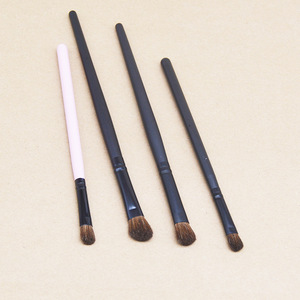 Brocha pequeña para sombra de ojos de pelo de poni, 1,4 cm, mango de madera, brocha individual para maquillaje de ojos, para contorno de ojos ahumados - Product Image 1