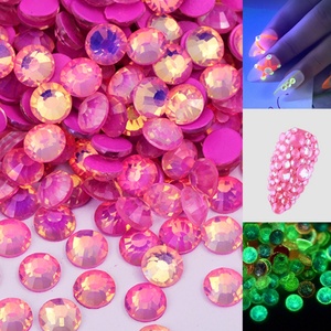 Strass en verre lumineux Oleeya Factory SS6-SS30, couleurs opale, 100 grosses unités, diamants pour ongles, cristal Pixie qui brille dans le noir pour l'art des ongles DIY - Product Image 3