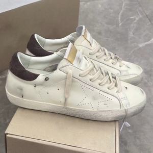 รองเท้ากีฬาหนังแท้แบบสวมสำหรับผู้ชายและผู้หญิง ดีไซน์หรูหรา กันลื่น สวมใส่สบาย ระบายอากาศได้ดี เหมาะสำหรับวิ่ง - Product Image 1