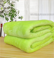 Nouveau 2023 couleur unie Design flanelle couverture avion climatisation pause déjeuner couverture de voyage couverture