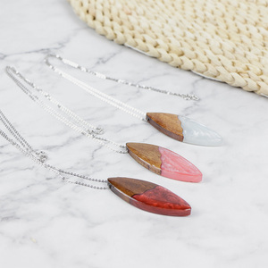 Collar <span class=keywords><strong>de</strong></span> Resina al por Mayor <span class=keywords><strong>de</strong></span> Fábrica con Colgante <span class=keywords><strong>de</strong></span> Madera, Paisajes en Miniatura, Joyería para Mujer, Accesorios, Cadena <span class=keywords><strong>de</strong></span> Cuerda, Amuleto <span class=keywords><strong>de</strong></span> Resina, Regalo - Product Image 6