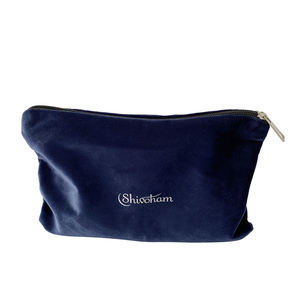 Bolsas con cremallera de cosméticos de terciopelo suave aceptables con logotipo personalizado con forro de satén en el interior - Product Image 3