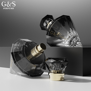 Lusso personalizzato 30ml <span class=keywords><strong>50</strong></span> <span class=keywords><strong>ml</strong></span> 75ml 100ml chiaro quadrato vuoto bottiglia di profumo di vetro Spray con scatola di imballaggio bottiglie di profumo <span class=keywords><strong>50</strong></span> <span class=keywords><strong>ml</strong></span> - Product Image 1
